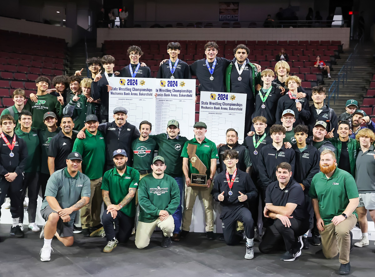 Poway's team poses after setting a boys scoring record with 290.5